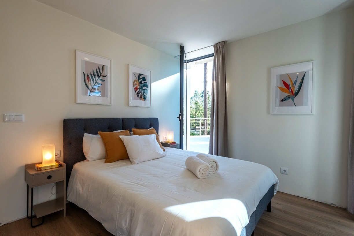 Villa Ypsilon Eagle Photo