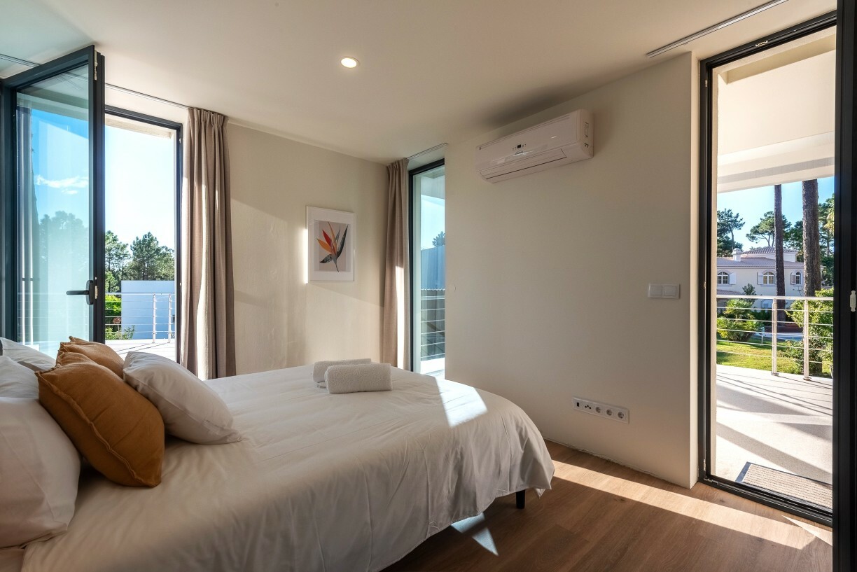 Villa Ypsilon Eagle Photo