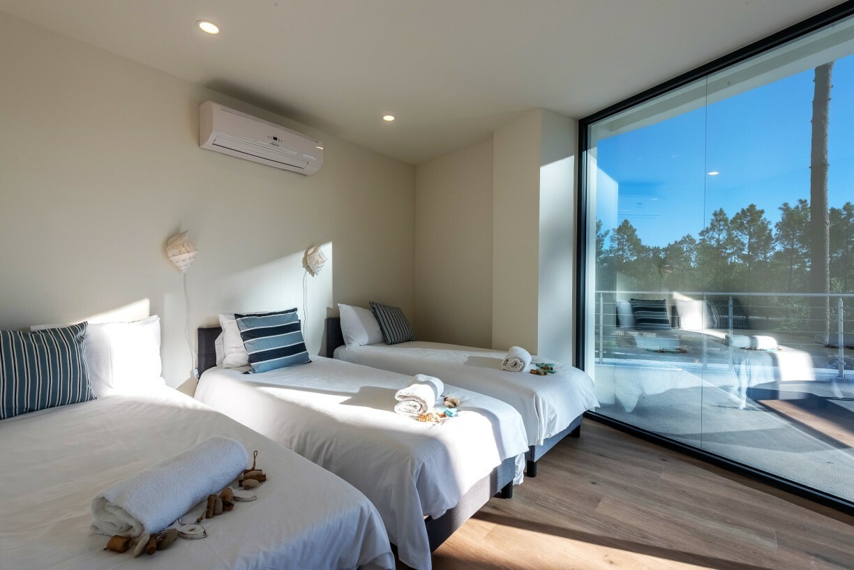 Villa Ypsilon Eagle Photo