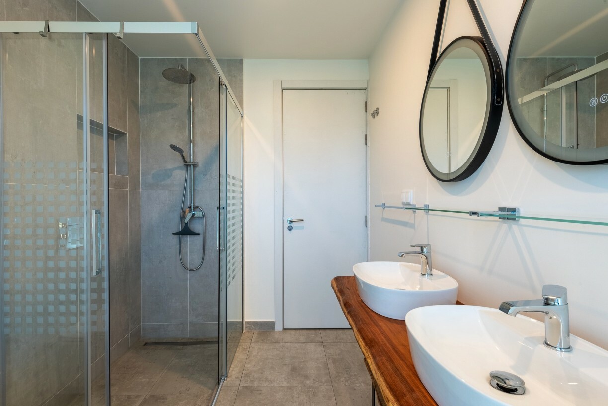 Villa Ypsilon Eagle Photo