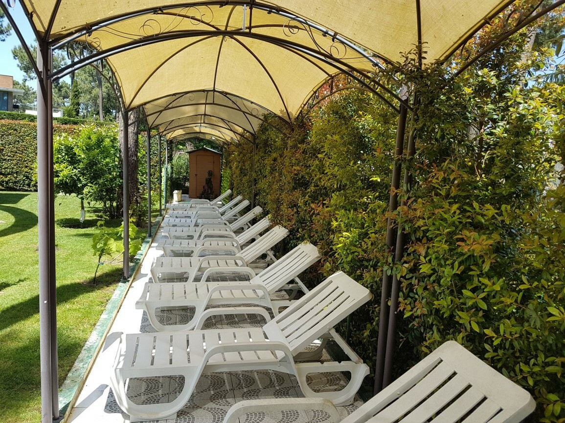 Villa Monterey Tee Photo