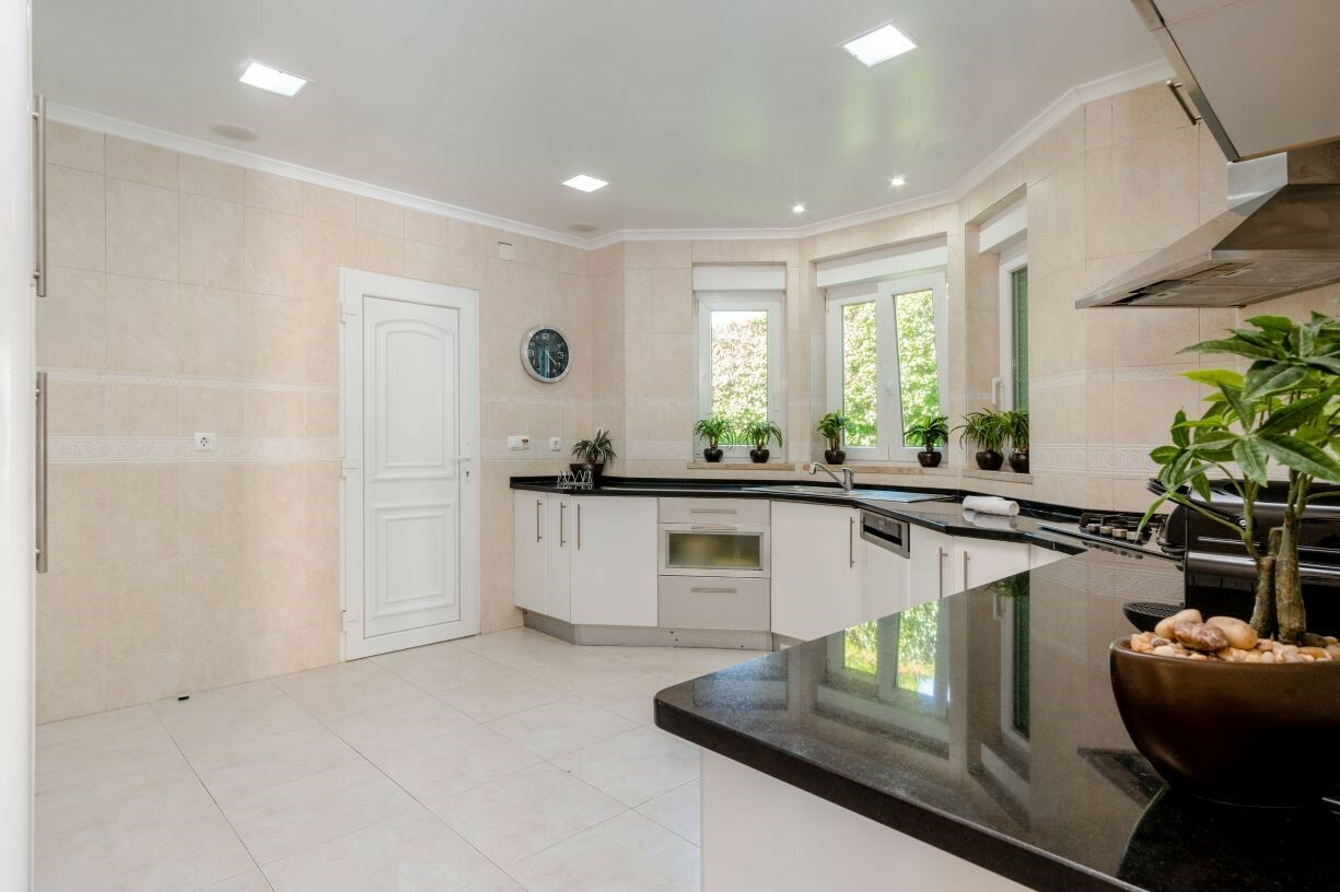 Villa Monterey Tee Photo